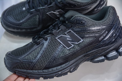 New Balance M1906R系列 復古老爹防滑耐磨低幫 跑步鞋 
貨號：M1906RJB
尺碼：36 37 37.5 38 38.5 39.5 40 40.5 41.5 42 42.5 43 44 45 46.5