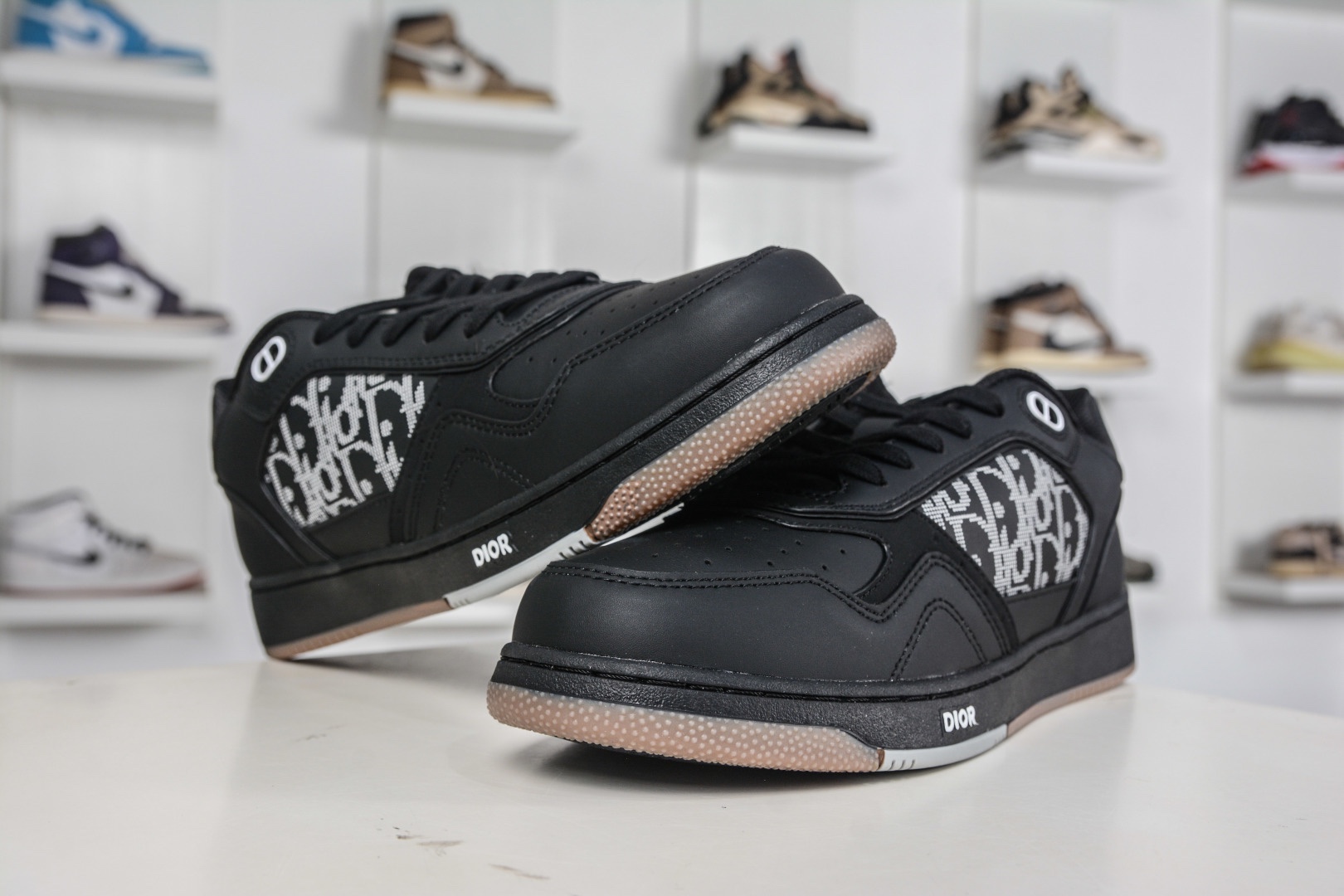 迪奧/Dior B27 Oblique Galaxy Low Top Sneakers B27系列低幫復古真皮百搭運動休閒板鞋 
貨號：3SN272ZIR16536
尺碼：38 39 40 41 42 43 44 45 46