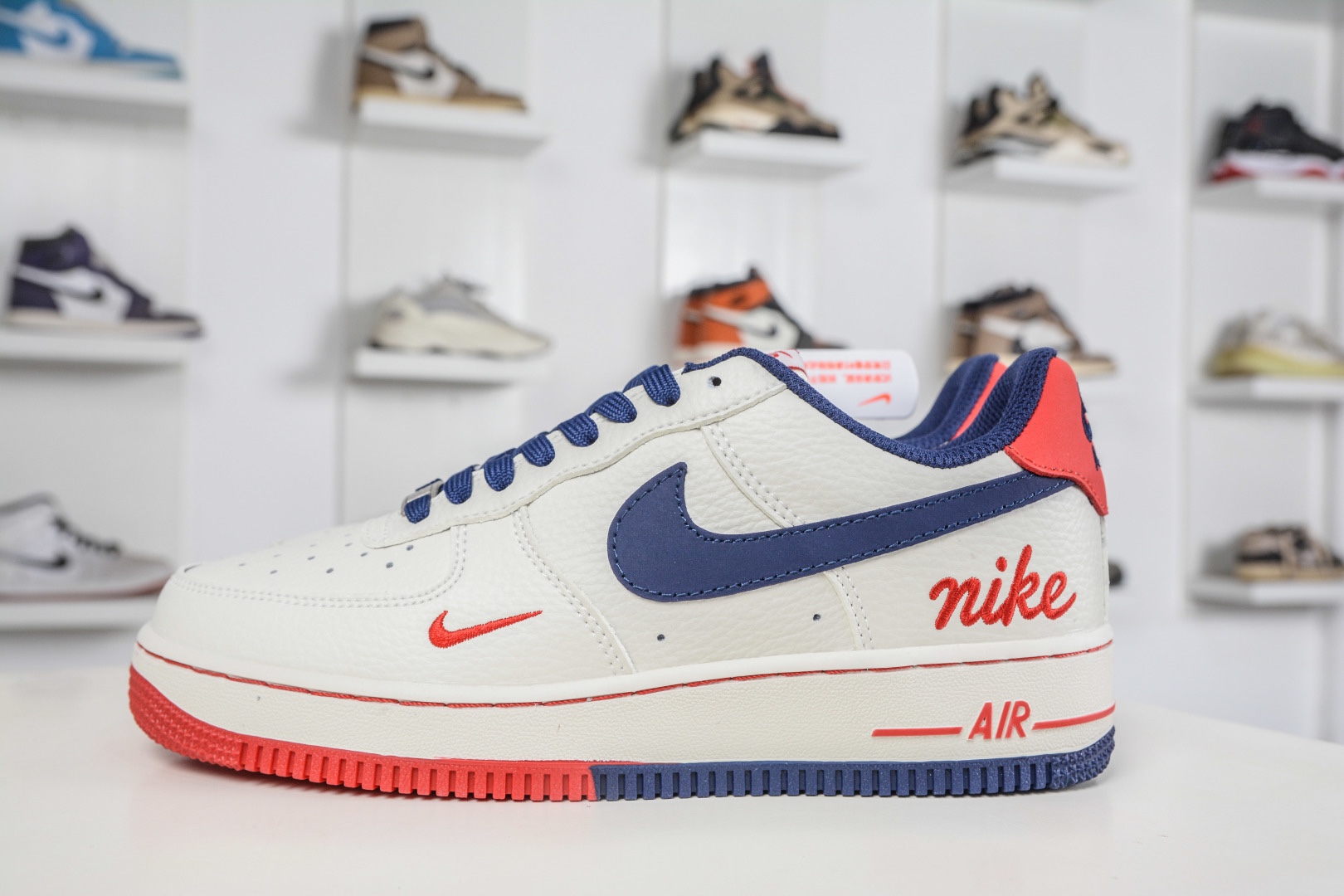 NIke Air Force 1 '07 Low 米白紅藍 
貨號：NH0601 544
Size: 36 36.5 37.5 38 38.5 39 40 40.5 41 42 42.5 43 44 44.5 45