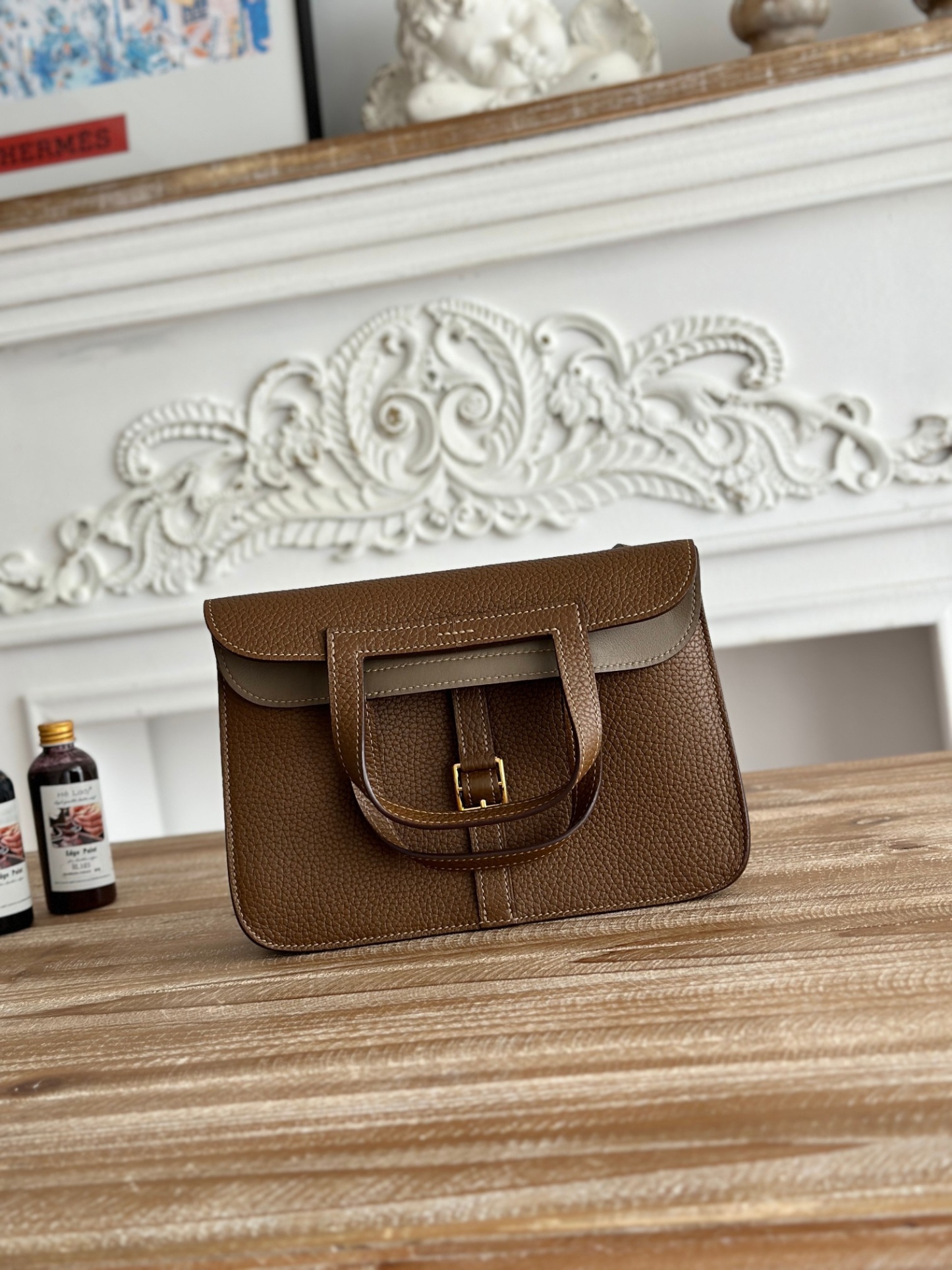 馬蹄包  半手工蠟線	Halzan	
 能滿足各種背法的!!
①手拎包②斜挎包③單肩包④手拿包
togo皮、五金細緻到油邊 無處不精緻√ 
尺寸：25cm