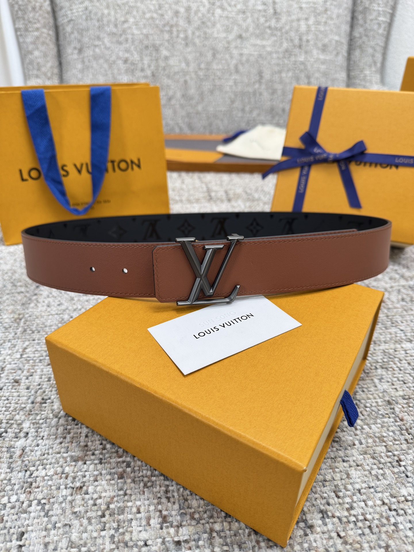 
Louis Vuitton LV腰带 丝印系列 原厂五金 精致手工绘边 柔软舒适 宽4.0
