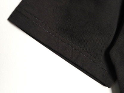 🔝LOUIS VUITTON LV 亮片字母特種刺繡短袖T恤
正品購入，26支雙紗全棉精梳棉220克，1*1索羅娜羅紋280克，特種刺繡，面料酵洗，定制亮片、章仔、商標，合身版型
B Size：S-XL