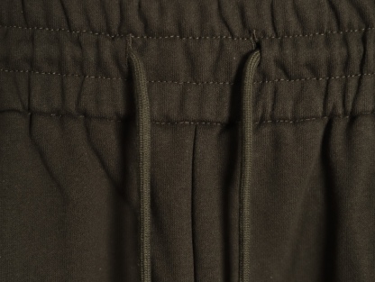 Burberry/巴寶莉 24Fw  TB格紋貼布立體刺繡棉質針織長褲  
面料採用400克洗水純棉毛圈棉質面料，訂染顏色後整蝕毛處理，對照原版做絲滑超柔處理，
布面肌理股線清晰明顯，垂感一級棒，做工精緻都到達外貿出口標準，
刺繡工藝採用百靈達刺繡機器，使刺繡顏色更加飽滿，繡花更加立體，
透氣舒適度高，細節無可挑剔，手感細膩柔軟！上身版型超贊！
顏色：黑色  軍綠
M1 size：S-XL
