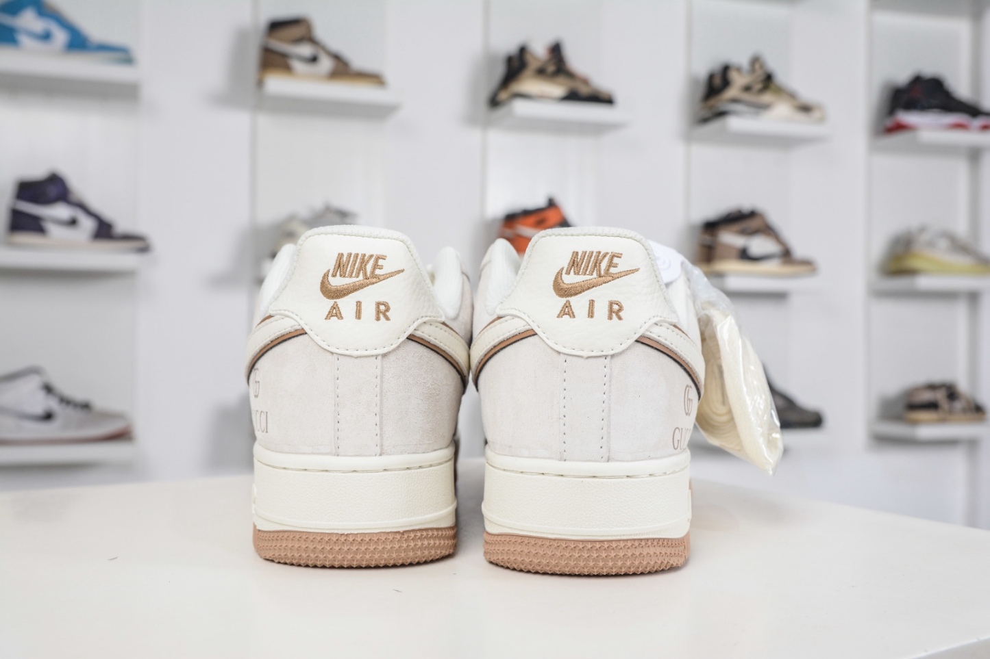 Gucci x NIke Air Force 1 古馳聯名-米黃 
貨號:MM3399 807
Size: 36 36.5 37.5 38 38.5 39 40 40.5 41 42 42.5 43 44 44.5 45