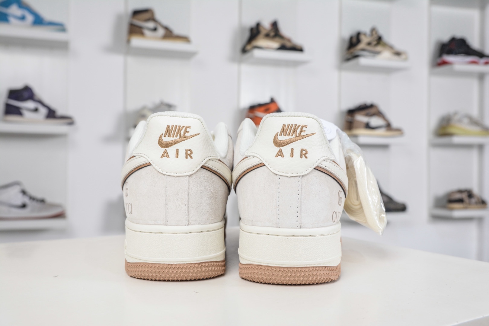 Gucci x NIke Air Force 1 古馳聯名-米黃 
貨號:MM3399 807
Size: 36 36.5 37.5 38 38.5 39 40 40.5 41 42 42.5 43 44 44.5 45