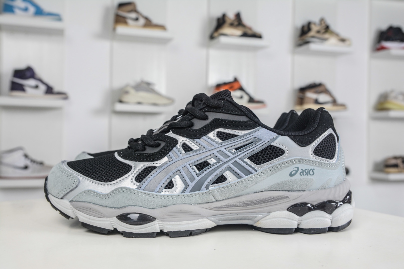 Asics Gel-NYC 亞瑟士運動休閒透氣專業跑鞋
貨號: 1203A383 003
尺碼：36 37 37.5 38 39.5 40 40.5 41.5 42 42.5 43.5 44 45