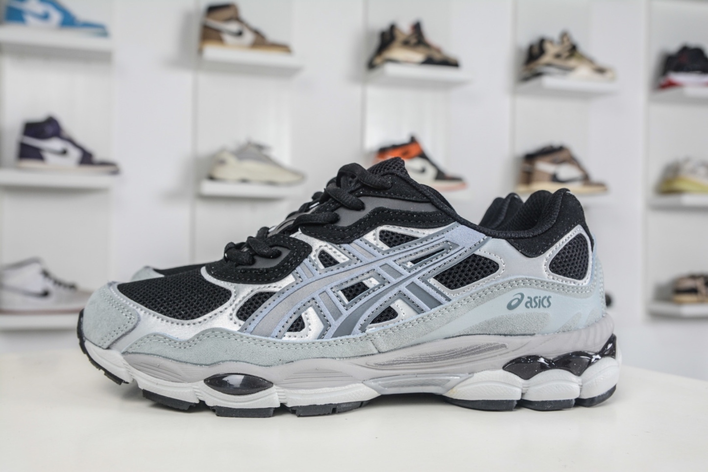 Asics Gel-NYC 亞瑟士運動休閒透氣專業跑鞋
貨號: 1203A383 003
尺碼：36 37 37.5 38 39.5 40 40.5 41.5 42 42.5 43.5 44 45