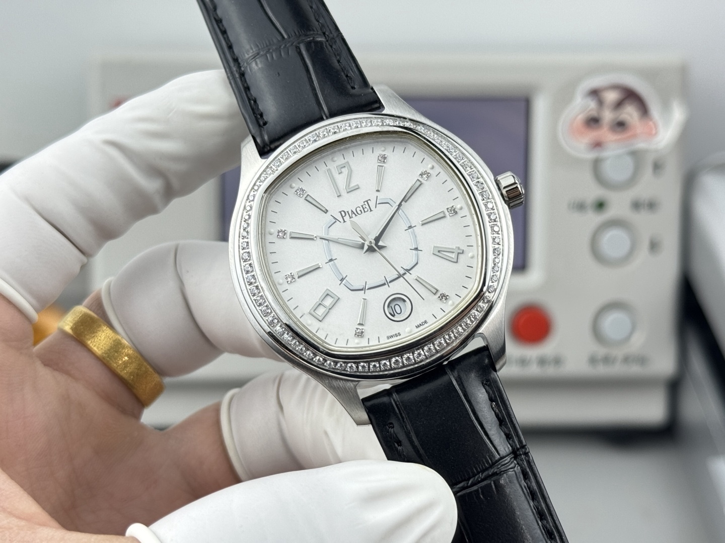 
最新推出男士款”
熱賣款🔥🔥🔥！方形殼—在推出新面孔—更別緻—更有型—經典
品牌：伯爵(方正卓絕 精緻之作）爆賣款🎉🎉🎉
類型：精緻款男士腕表（卓越）有轉必賣
錶帶：真牛皮&316L錶帶（舒適）大氣磅礡
機芯：超頂級機械2824機芯（穩定）
材料：礦物質超強鏡面（耐磨）
大氣風範 無限渴望 特別創意 載譽上市
尺寸：直徑42mm厚10mm榮譽
新款上市！歡迎轉載！