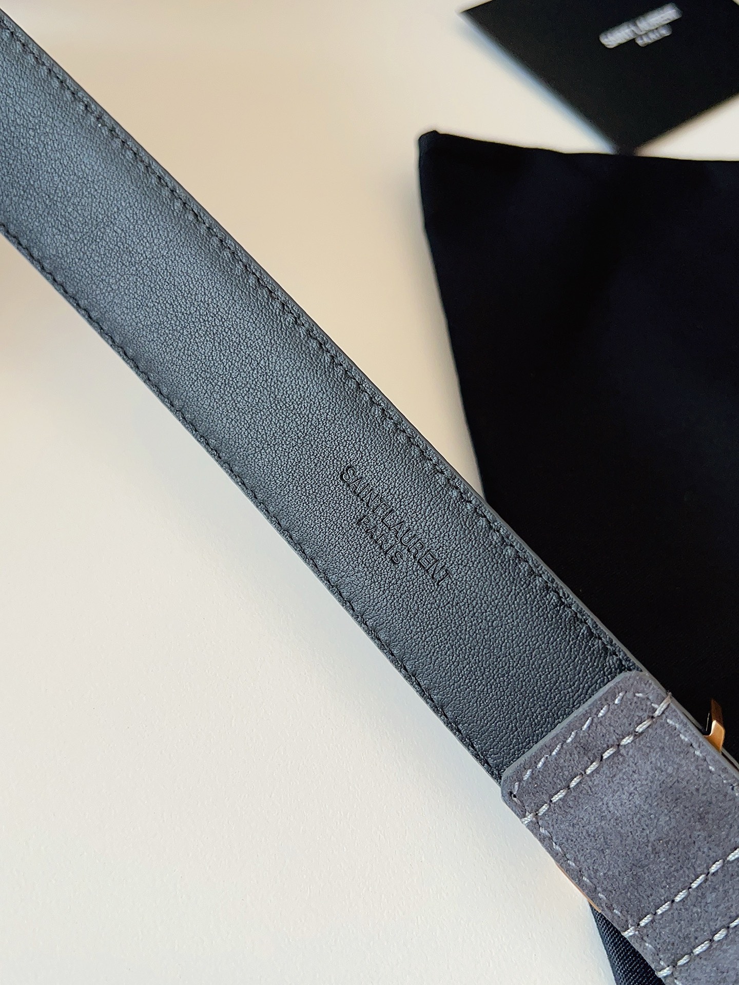 
ysl聖羅蘭2026女士新款腰帶，冬季爆款絨面原版皮，方形搭扣配以ysl標識腰帶環，女士冬季必備款，寬度3.0cm