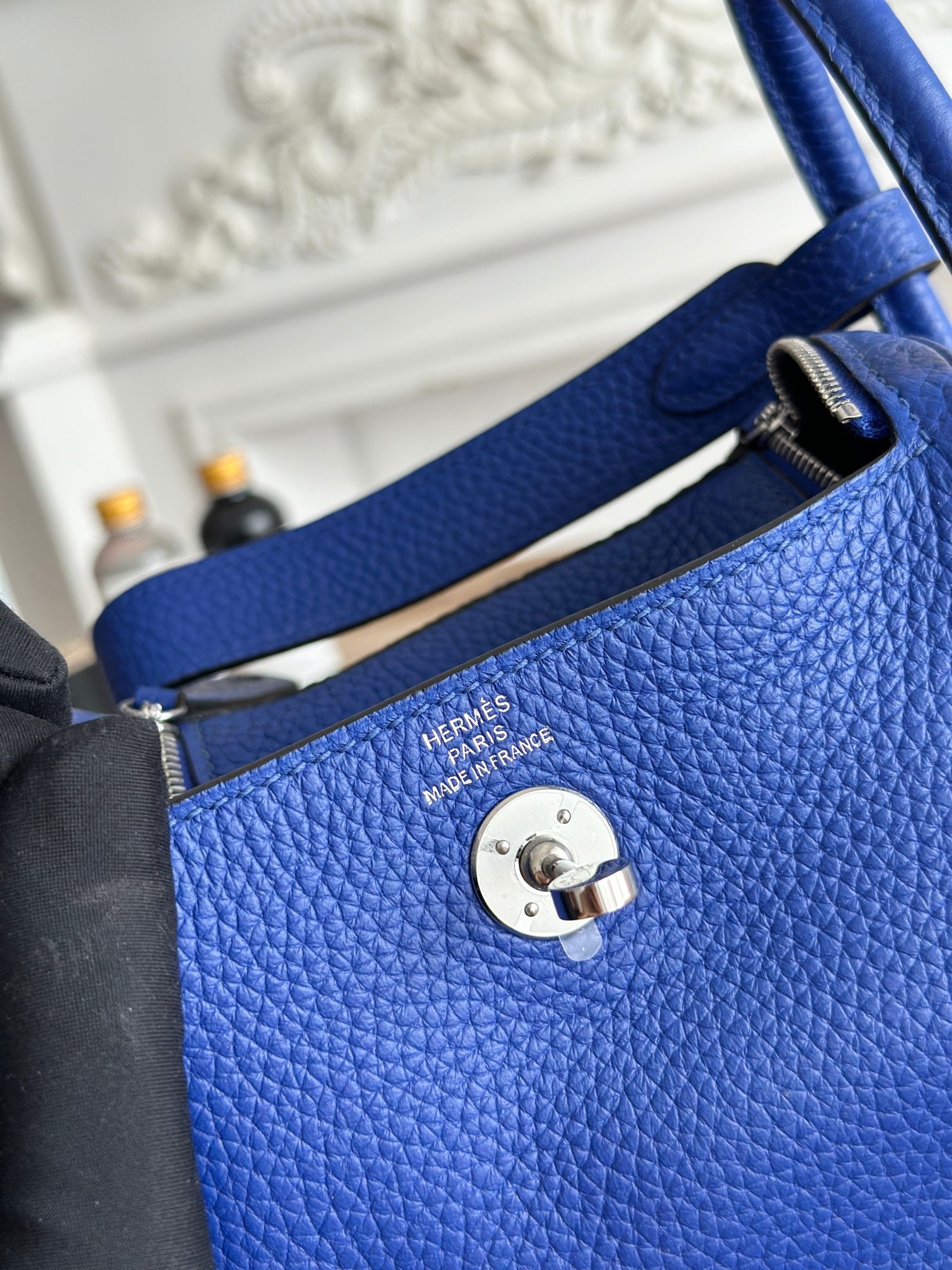 琳迪lindy 19cm	
Tc皮 蜜蠟線半手工縫製
lindy19保留了琳迪包所有細節的完整設計，側口袋、拉鍊等全部都是經典的設計√
這只小可愛暴擊了多少人的少女心