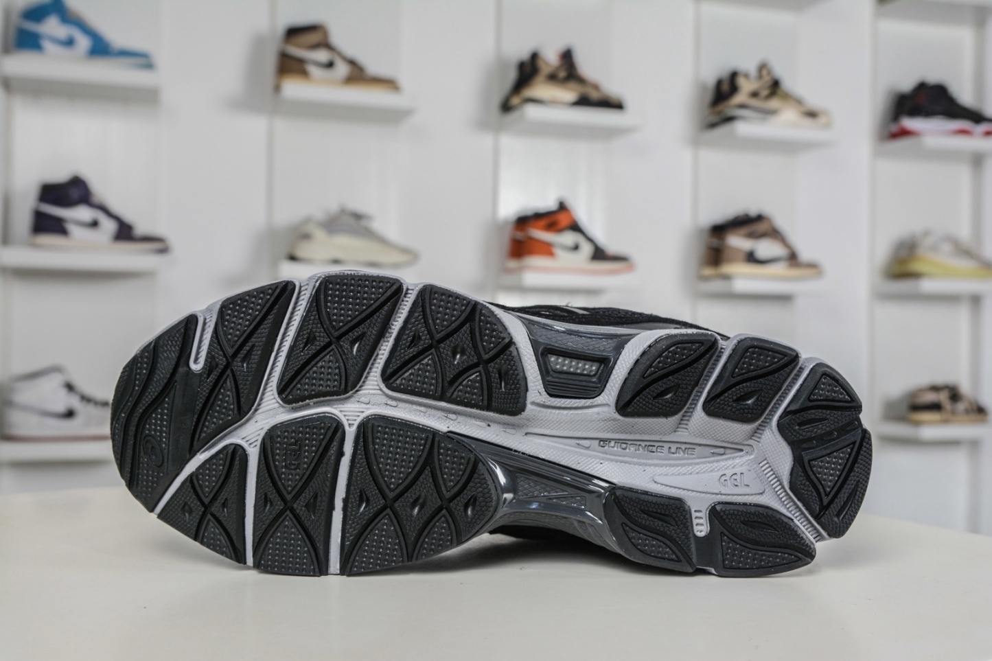 Asics Gel-NYC 亞瑟士運動休閒透氣專業跑鞋
貨號: 1201A789 020
尺碼：36 37 37.5 38 39 39.5 40 40.5 41.5 42 42.5 43.5 44 45 46 47.5