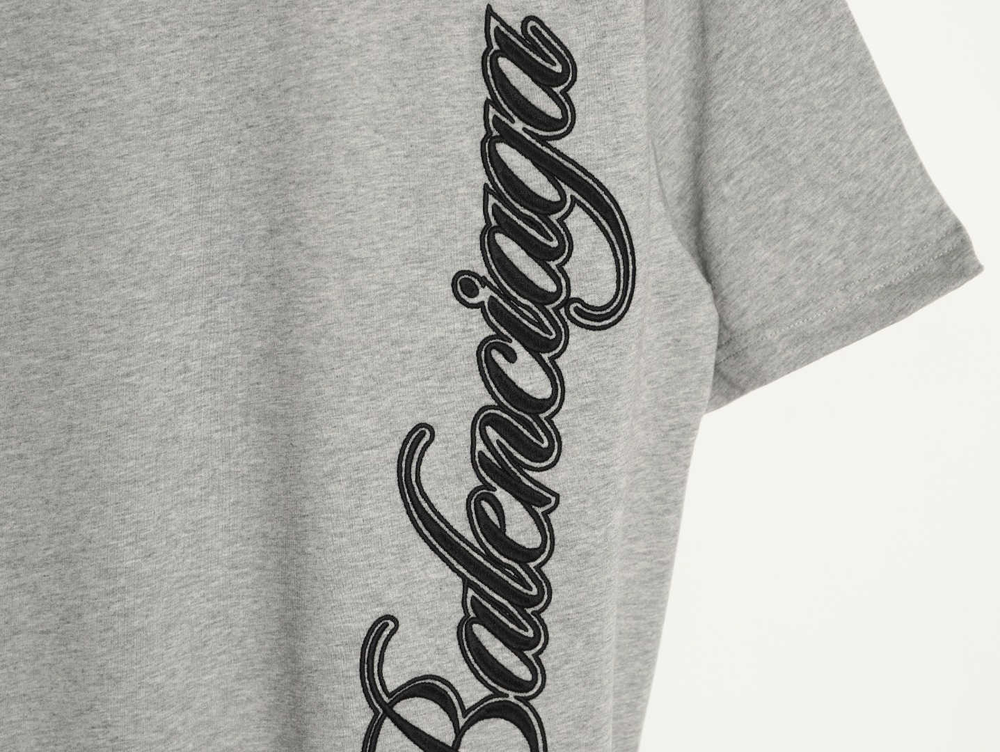 🔝BALENCIAGA巴黎世家BLCG 側邊草體字母短袖T恤
正品購入開發，40支雙紗巴黎棉210克，1*1配套十字羅紋280克，進口刺繡，面料酵洗，定制1：1商標，寬松版型
B Size：S-XL