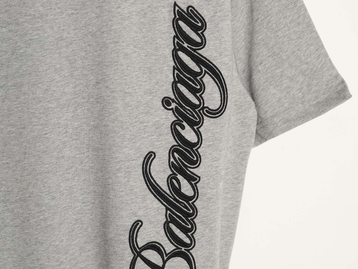 🔝BALENCIAGA巴黎世家BLCG 側邊草體字母短袖T恤
正品購入開發，40支雙紗巴黎棉210克，1*1配套十字羅紋280克，進口刺繡，面料酵洗，定制1：1商標，寬松版型
B Size：S-XL