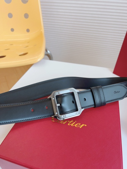 
Cartier（卡地亚）凭借匠心杰作展现与众不同的美感，融合精湛工艺与经典设计，演绎隽永风格；潇洒不羁，果敢独立！此款式易搭配服饰；休闲正装两相宜。皮带宽度：35mm