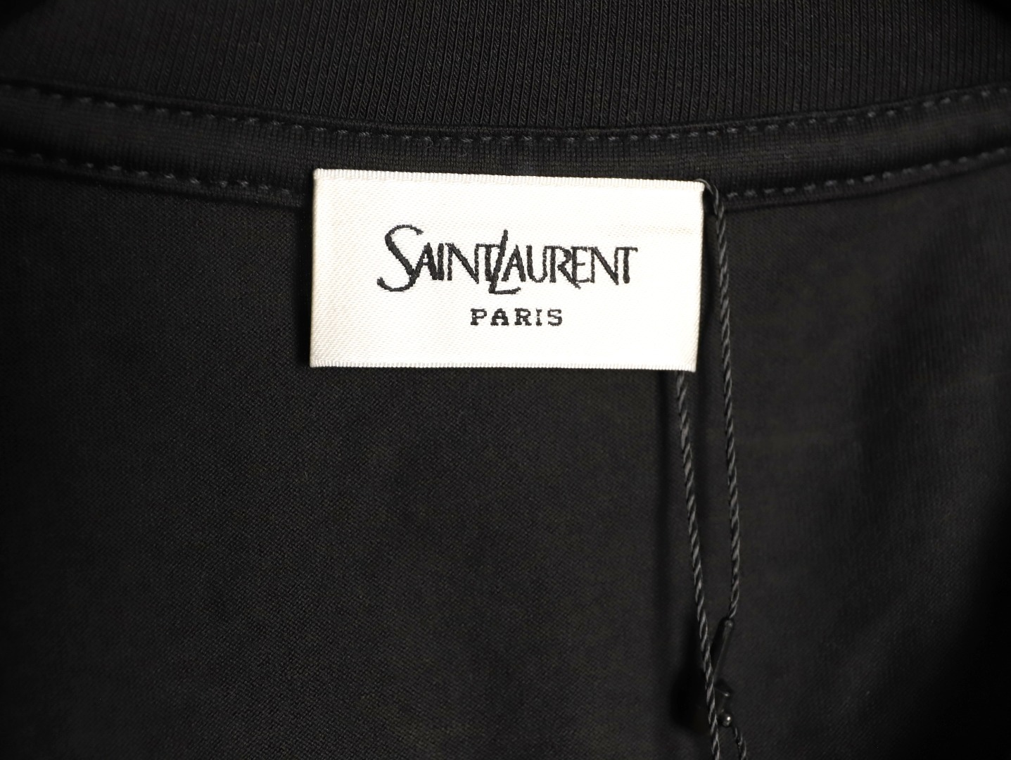 🔝SAINT LAURENT聖羅蘭SLP 小標純色徽標短袖T恤
正品購入開發，50支雙股精品賽爾棉170克，1*1拉架羅紋280克，進口刺繡，面料酵洗，定制1：1商標，寬松版型
B Size：S-XL