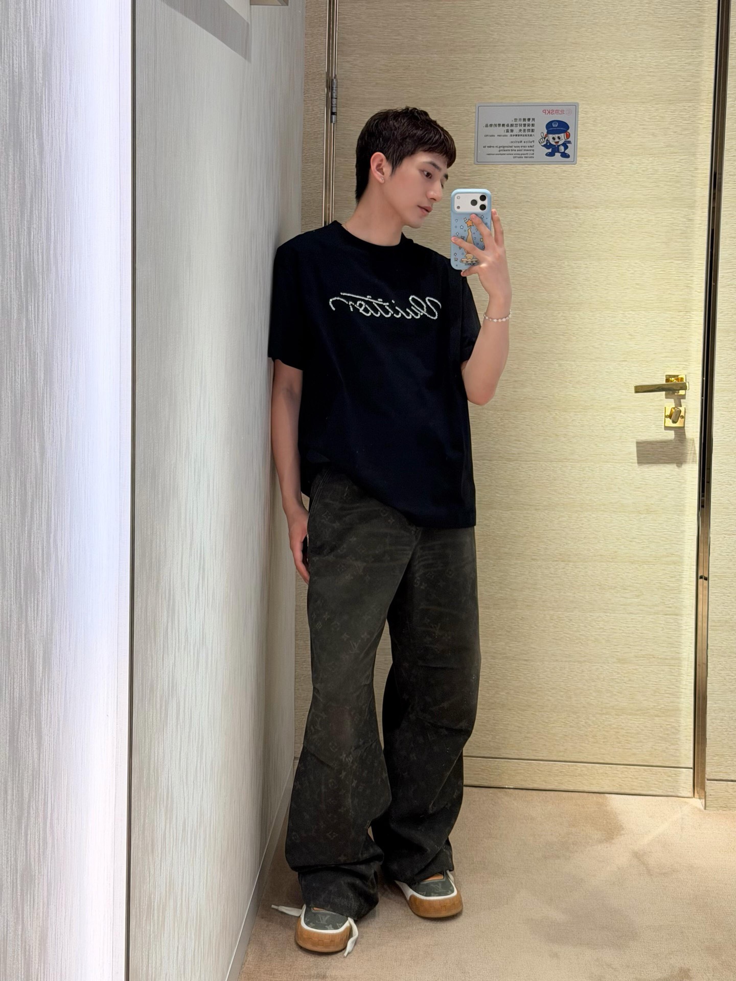 🔝LOUIS VUITTON LV 串珠刺繡標識短袖T恤
正品10400購入，32支緊密精梳棉，配套1*1羅紋，毛料酵洗，進口刺繡，定制1：1繡珠繡片，定制1：1商標，寬松版型
A Size：S-XL