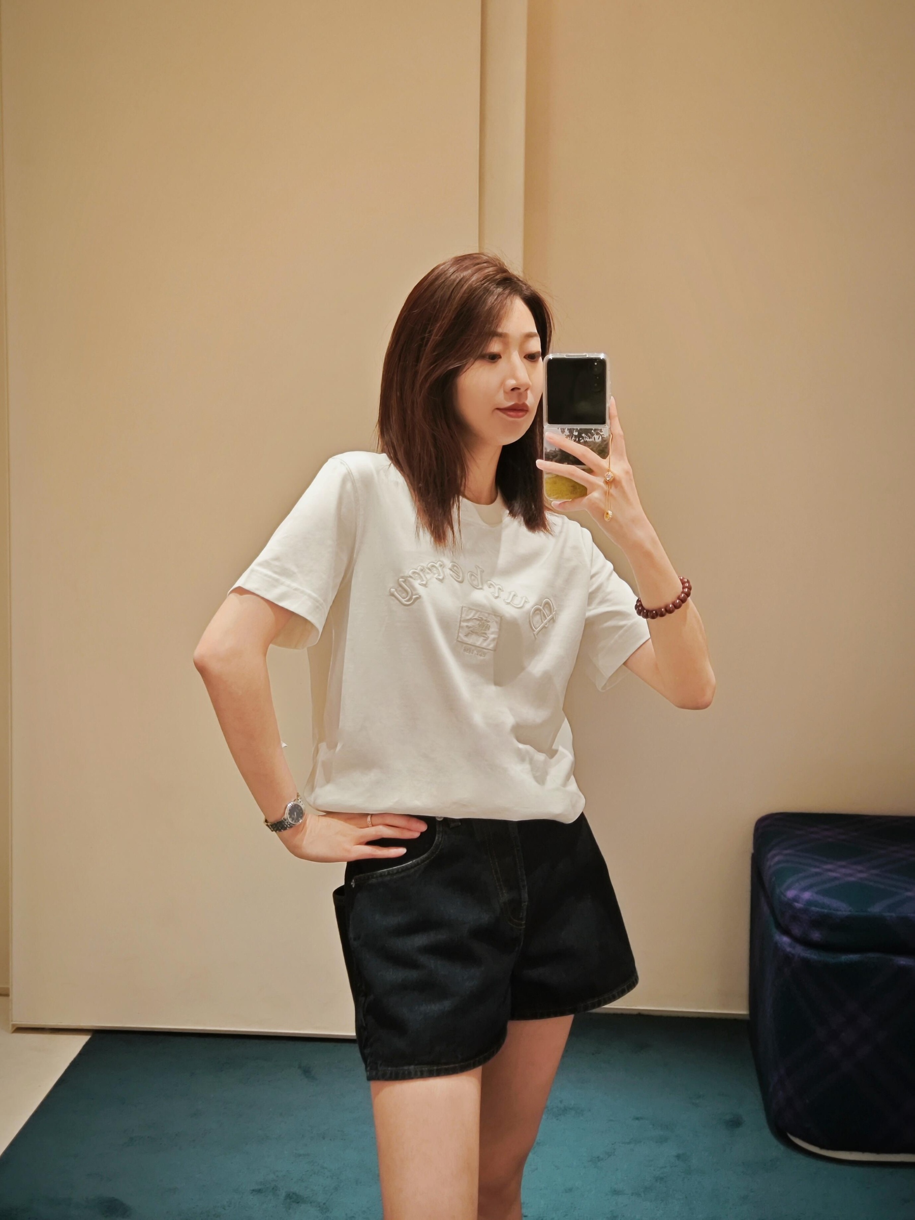 🔝BURBERRY巴寶莉BBR 哥特體刺繡短袖T恤
正品購入，100%洗後維斯棉235克，舒彈羅紋285克，進口刺繡，面料酵洗，定制1：1商標，寬松版型
B Size：S-XL