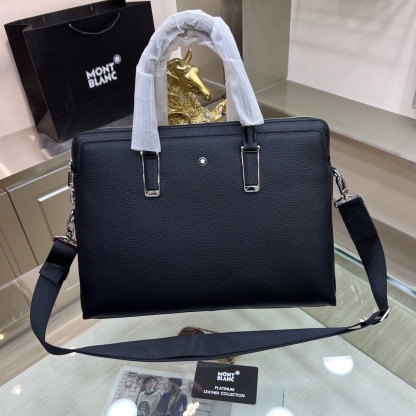 新品 ：Montblanc lnternational（萬寶龍）🔥最新款公文包，不但包型做得好，而且品質也非常精細，採用進口牛皮，半定型設計，帶密碼鎖，款式簡單大方[色][勾引][勾引]
型號 : 212-1
尺寸 : 38-28-6