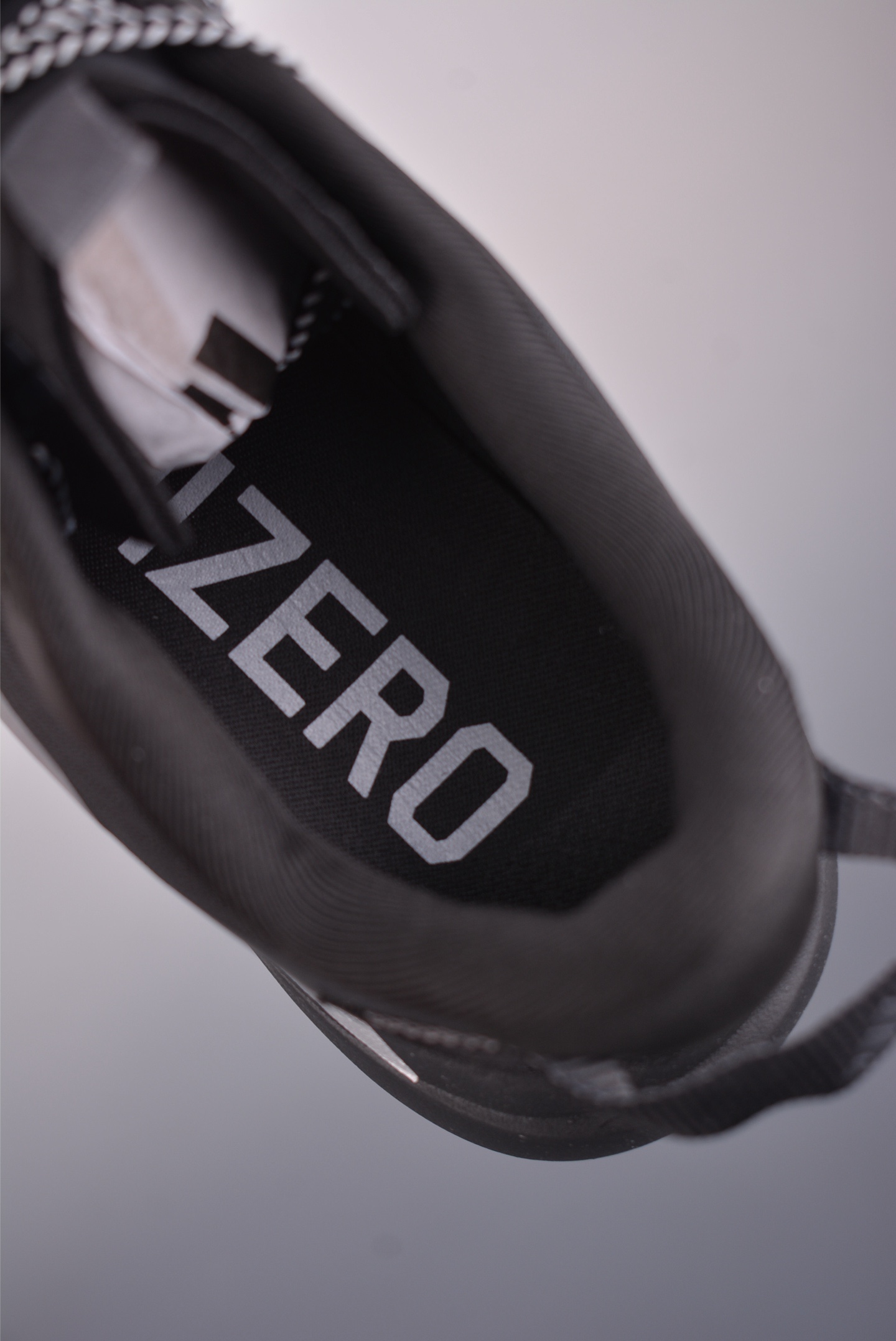 Adidas Adizero Evo SL ATR M
阿迪超輕透氣緩震跑鞋 
官方貨號: KK26832332
尺碼：36 36.5 37 38 38.5 39 40 40.5 41 42 42.5 43 44 44.5 45 46