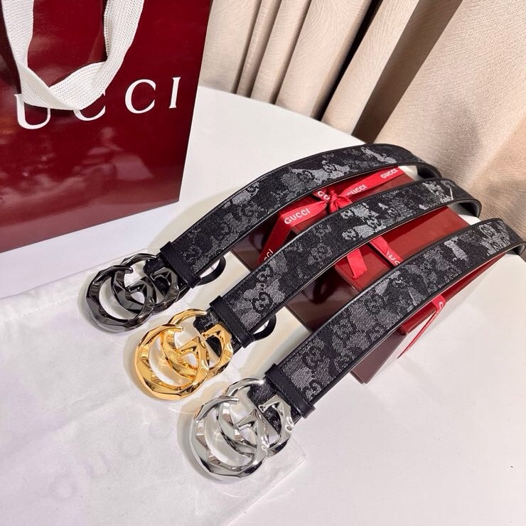 
古奇 新款 GG Marmont系列心選迷彩大理石紋GG帆布，為2026早春系列隨處可見的主要圖案之一增色添彩，40mm