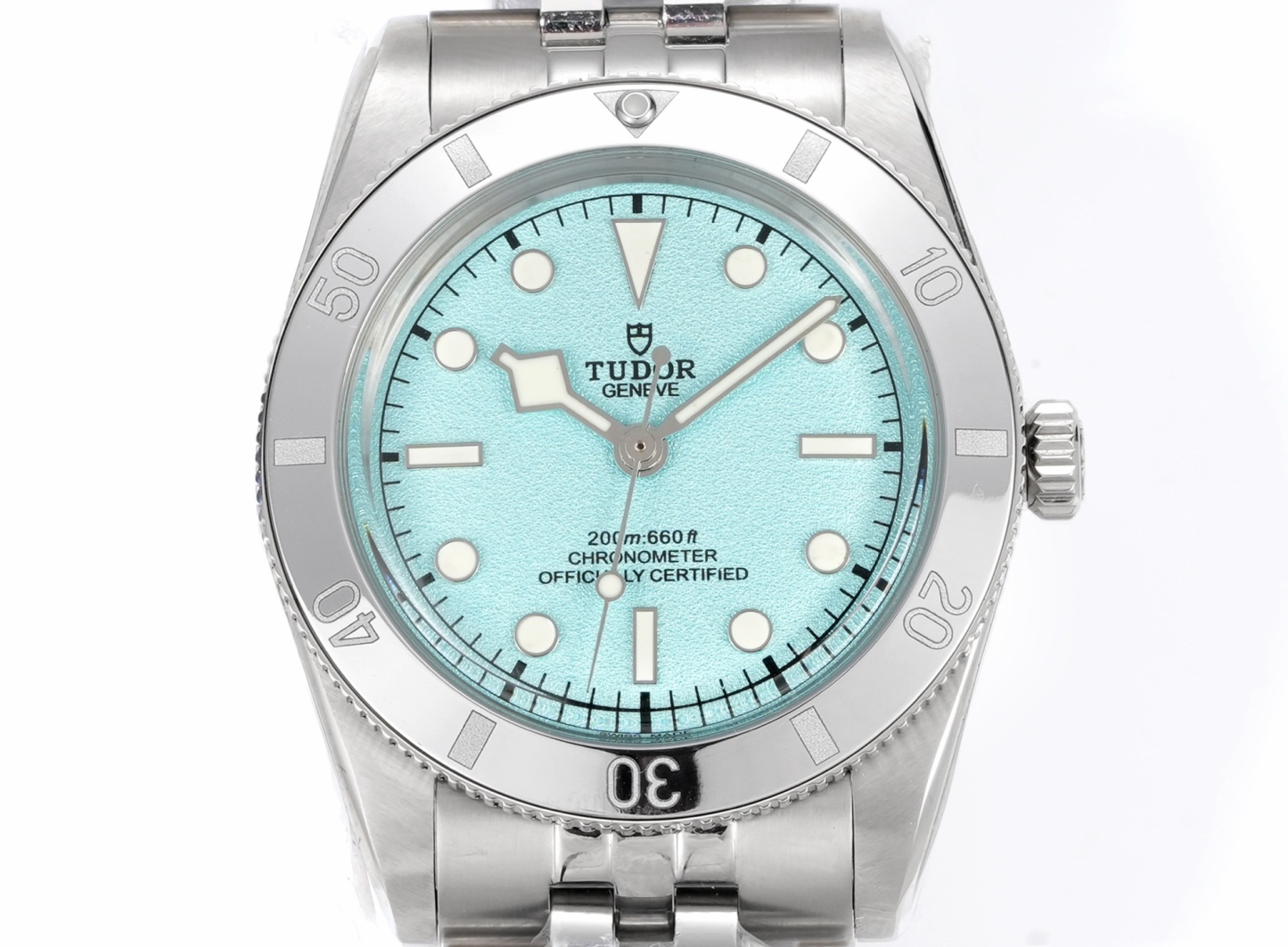 DIF 最強副本 
DIF隆重推出帝舵碧灣54型M79000N腕表，
37mm表殼貼合手腕，佩戴舒適，啞光錶盤簡約大氣，質感細膩，無日曆設計化繁為簡，回歸純粹讀時體驗，以純粹精神和現代表達方式，向1954年問世的品牌首款潛水表-7922型獻上最真誠的敬意！
DIF匠工精神 整表配備導角精磨不拉手 注重細節 質感無敵 搭載丹東定制一檔機芯 日誤差僅3-5秒幾乎0反修 超穩定！
錶帶均為CNC通體成型拉絲工藝錶帶 非小廠組裝片！配備帝舵表“T-fit”表扣 可滑軌微調
超強瑞士夜光刻度 盤面字體油壓立體