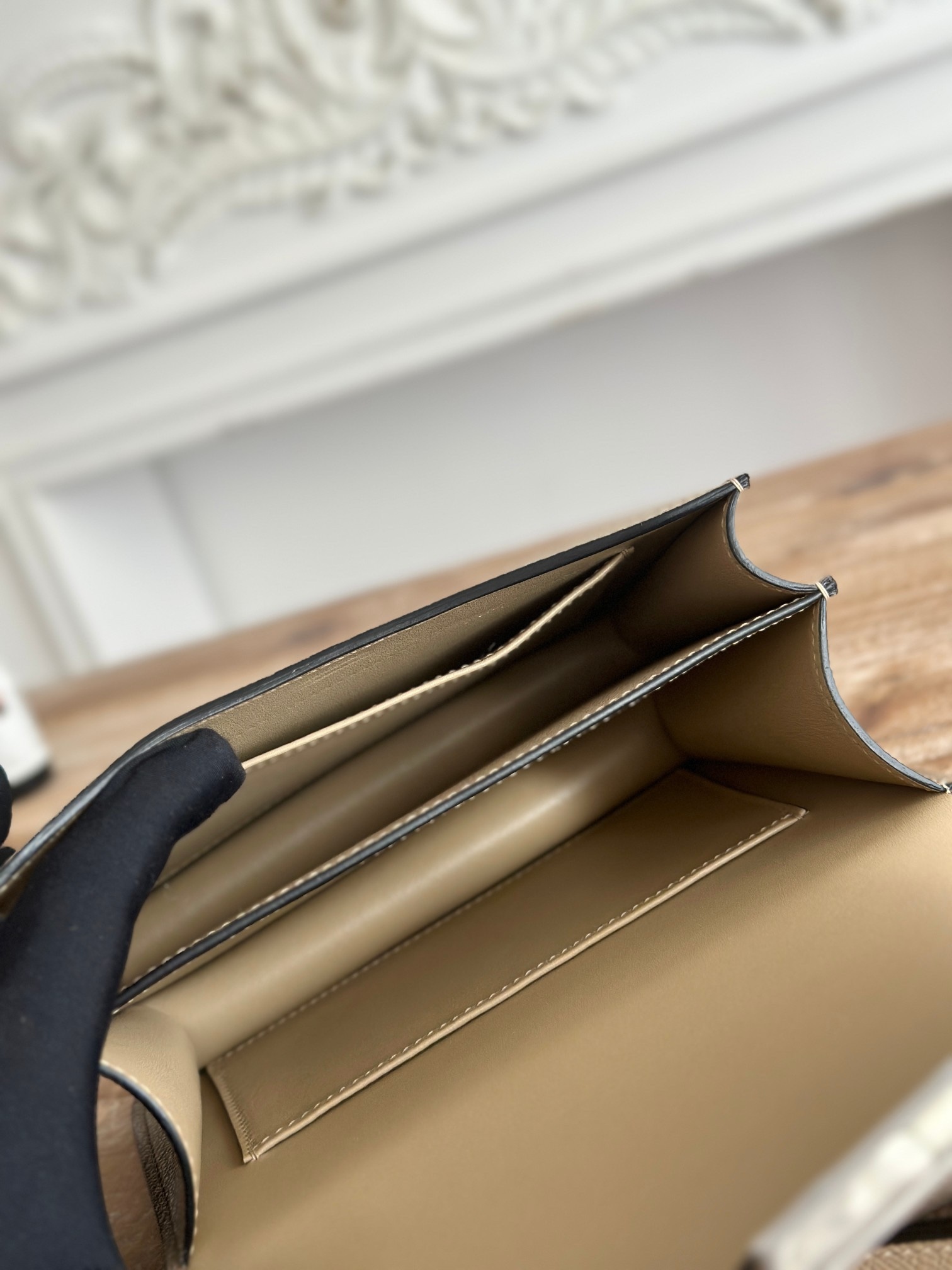 康康  空姐包  
constance  19cm  
epsom掌紋小牛皮  半收工  蠟線縫製