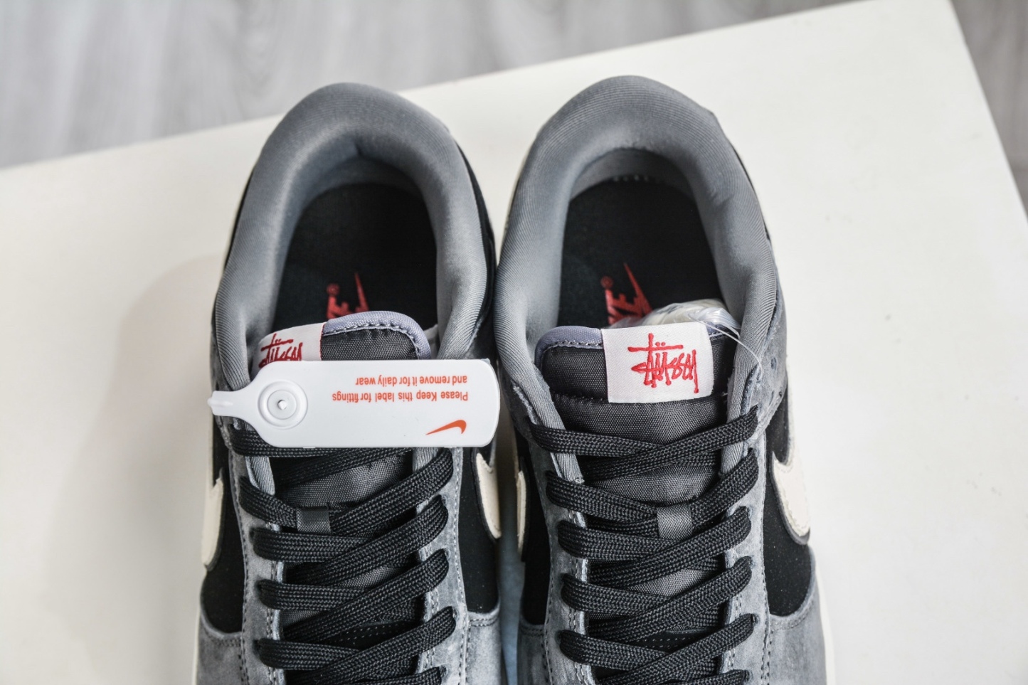 Nike SB Dunk Low X Stussy 斯圖西聯名—灰黑米白勾 
貨號:TX1688 003
尺碼：36 36.5 37.5 38 38.5 39 40 40.5 41 42 42.5 43 44 44.5 45