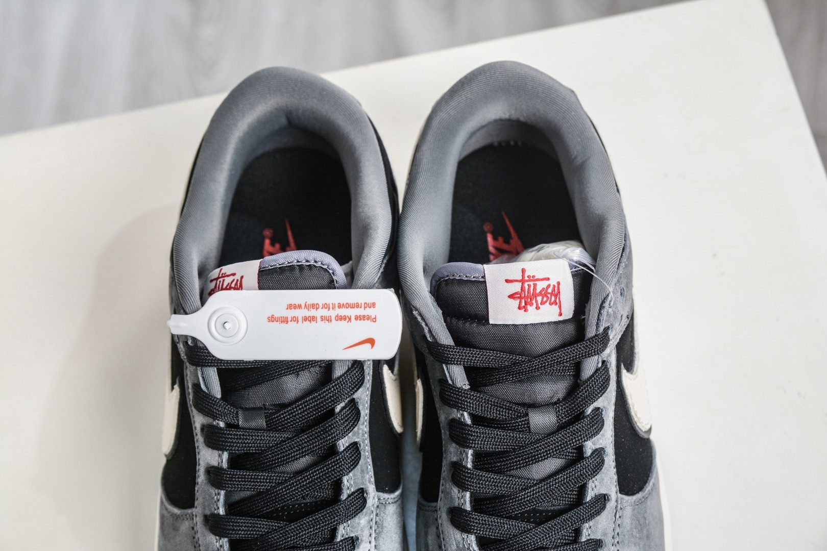 Nike SB Dunk Low X Stussy 斯圖西聯名—灰黑米白勾 
貨號:TX1688 003
尺碼：36 36.5 37.5 38 38.5 39 40 40.5 41 42 42.5 43 44 44.5 45