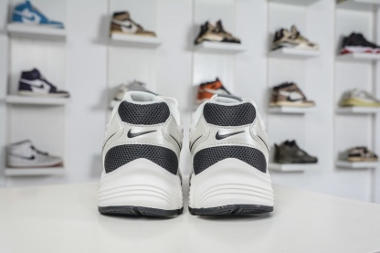 NK Air Zoom Vomero 20 經典復古潮流運動跑鞋 
貨號：HQ3686 001
SIZE：36 36.5 37.5 38 38.5 39 40 40.5 41 42 42.5 43 44 45