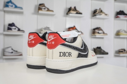 Nike Air Force 1 Low 07 x Dior 迪奧聯名-米白黑紅
貨號：SY1388 037
Size：36 36.5 37.5 38 38.5 39 40 40.5 41 42 42.5 43 44 44.5 45