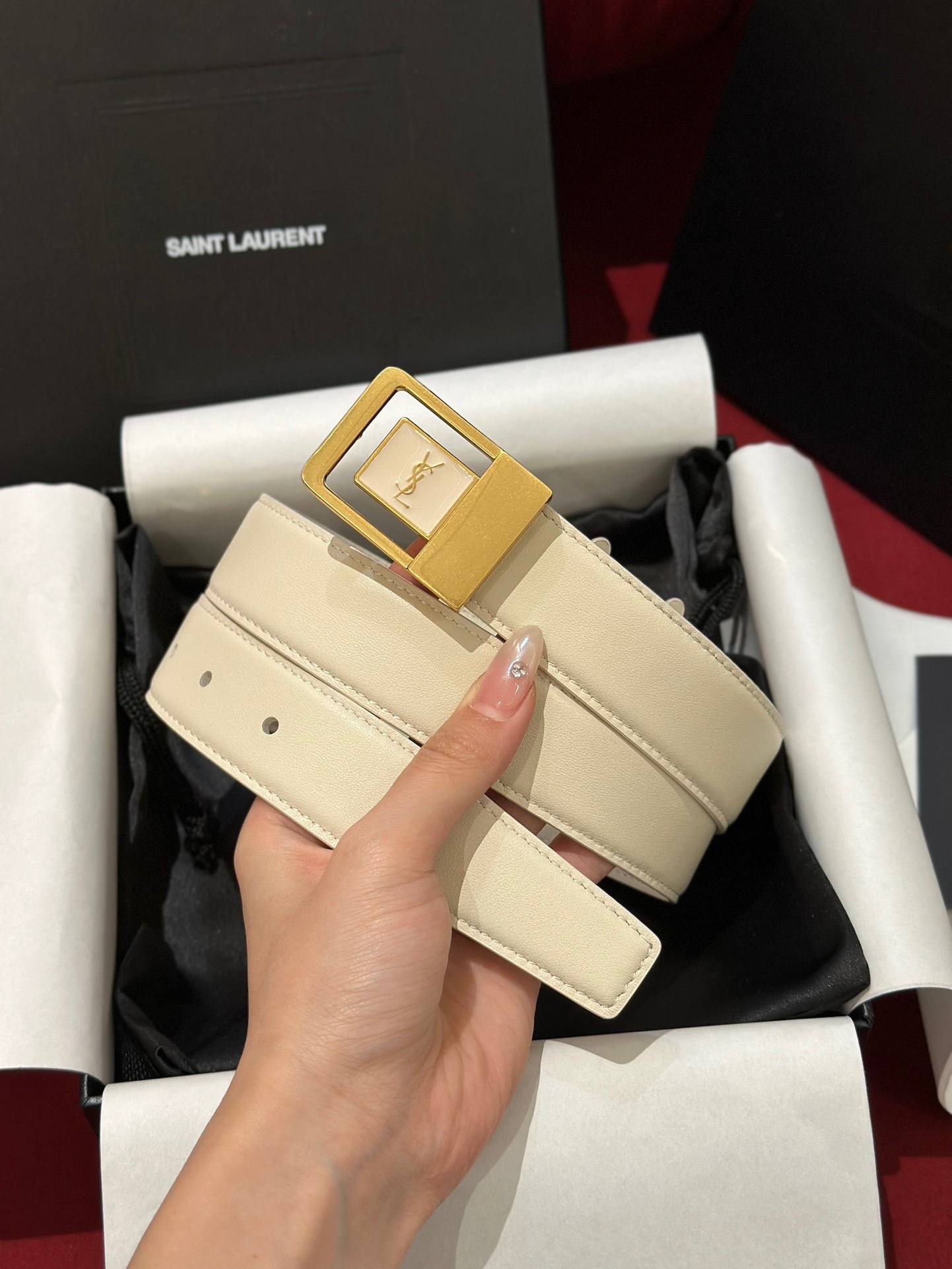 新款YSL，女士腰帶，採用意大利雙面頂級牛皮材質，搭配頂級黃銅扣。寬3.0cm