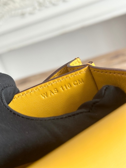 康康  空姐包  
constance  19cm  
epsom掌紋小牛皮  半收工  蠟線縫製