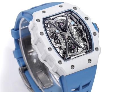 白色TPT石英纖維
【RICHARD MILLE】理查米爾RM53-01 將腕表設計與運動賽事相互結合，完美詮釋了賽場上的勇者堅定信念、頑強拼搏的精神。RM53-01以馬術運動為背景，採用多種高科技材料來抵御運動時帶來的強烈撞擊，從而保證不受破壞、正常運轉。高科技材質打造如同“護具”。“RM 53-01 PABLO MAC DONOUGH”的陀飛輪腕表，此款腕表除具備運動腕表的動感與活力外，還配備了堅固的TPT®碳纖維表殼、層壓藍寶石水晶表鏡以及固定機芯的懸浮式鋼索，有效的降低巨大衝擊、