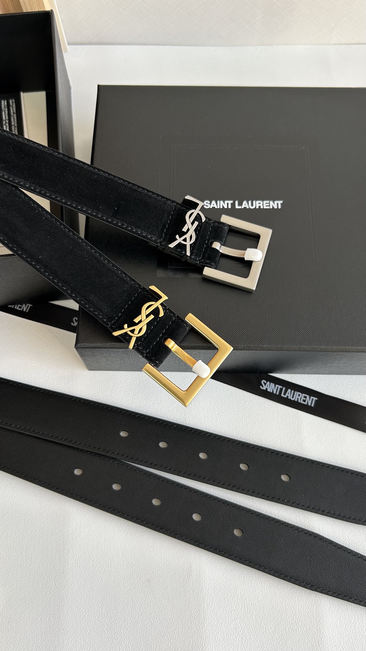 聖羅蘭 女士腰帶，進口小牛皮 配以CASSANDRE 標識腰帶環。古銅色金銀五金可選。精緻優雅的設計，寬度3.0cm