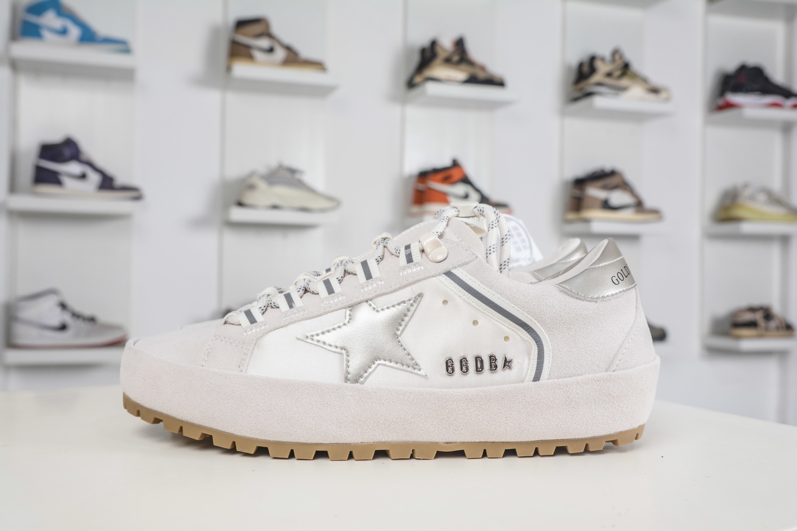 Golden Goose Super-Star 厚底抽繩休閒時尚復古做舊星星板鞋 
Size：35 36 37 38 39 40