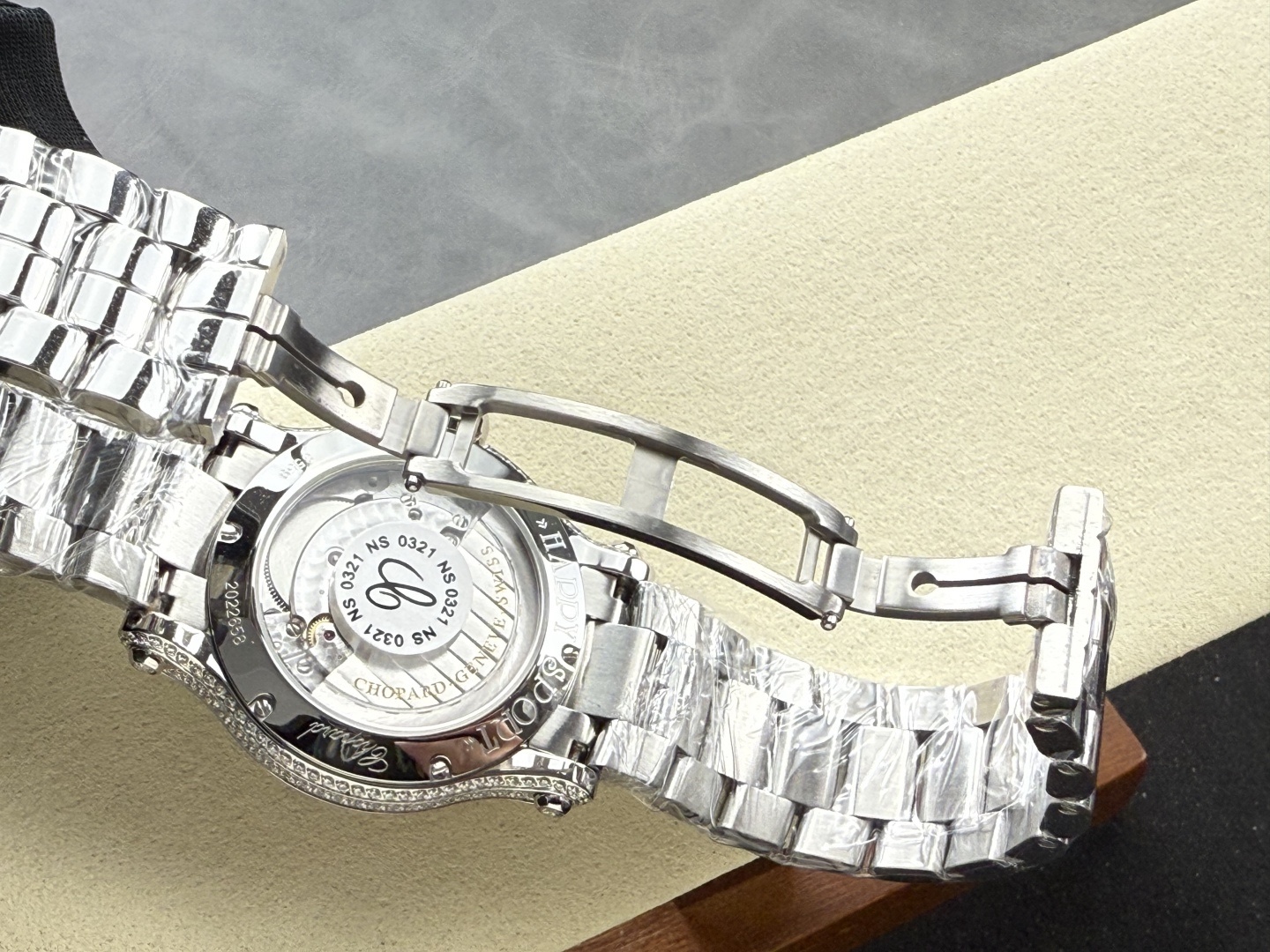 YF-新品🆕 滿鑽 快樂鑽36mm
2025最新款滿天星   原裝搭配美洲鰐魚錶帶 搭配2892機芯 蕭邦（HAPPY DIAMONDS）作為蕭邦最暢銷的系列一直以細膩的手法詮釋蕭邦標誌性靈動鑽石的概念，此系列作品柔美而時尚，都說男戴萬國女戴蕭邦 有金（進）有鑽（賺）寓意也很好。錶盤內的鑽石滾珠可自由滑行轉動，時來運轉 財運滾滾，讓每一位女性都以最迷人的造型驚艷世人。 這次給大家帶來的蕭邦快樂鑽系列 這次給大家帶來的蕭邦快樂鑽系列 是肖邦旗下最具代表性的腕表 最有特色的夾層玻璃的7顆，7顆鑽石產生自旋