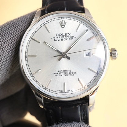 
最新爆款主推☄️☄️ 勞力士【ROLEX】男士腕表 採用獨特的錶盤設計 搭配而來的是更高檔奢華的勞力士🪐， 初識勞力士必憧憬有朝一日能擁有它，戴上勞力士必順風順水必發達，你值得擁有，歡迎評鑒！！
機芯：搭配全新進口8215西鐵城（零返修） 尺寸：40🥇 鏡面：藍寶石玻璃永不刮花 材質：316L精鋼表殼 動力：儲存48小時 防水深度：100米🥈 🥉意大利小牛皮帶，原裝針扣！