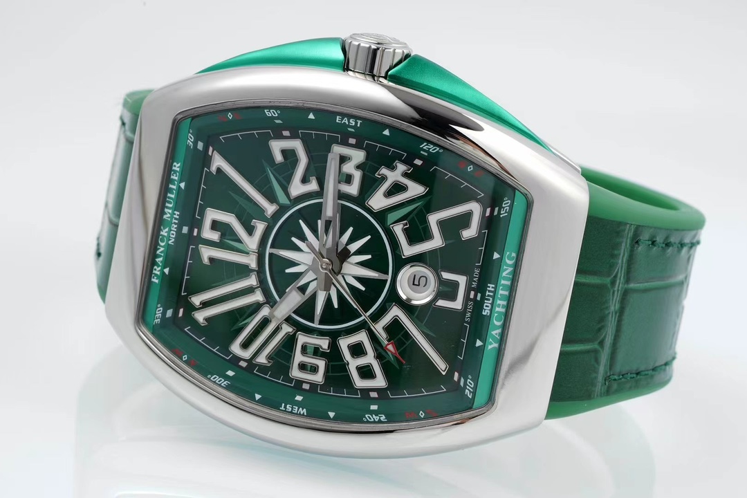 ABF 最高品質綠遊艇 新款到貨 Franck Muller 法蘭克穆勒 Vanguard Yachting V45遊艇系列 44x54 mm
1.表殼100%原版開模 特別是三明治結構表殼 中間內側 藍色的側槽和把頭位置凸出來的藍色耳位 更是使表殼的製作過程更加困難 然後歷時10個多月經過多次初版校對 終於研發製作成功 完全採用316精鋼製作 而非市場低成本的塑膠模具 
2.本版本V45綠色遊艇字面 真法郎字丁 都是採用原裝1：1高度的數字凹邊內法郎烤真丁 成本高 製作複雜 良品率低 字面下層有放大鏡