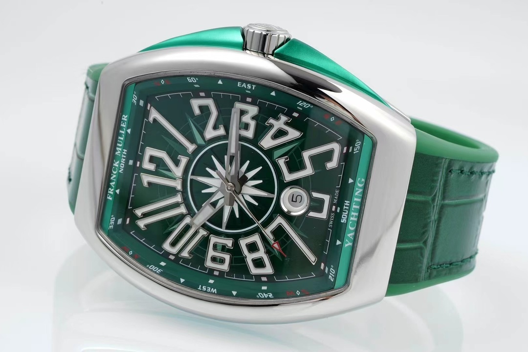 ABF 最高品質綠遊艇 新款到貨 Franck Muller 法蘭克穆勒 Vanguard Yachting V45遊艇系列 44x54 mm
1.表殼100%原版開模 特別是三明治結構表殼 中間內側 藍色的側槽和把頭位置凸出來的藍色耳位 更是使表殼的製作過程更加困難 然後歷時10個多月經過多次初版校對 終於研發製作成功 完全採用316精鋼製作 而非市場低成本的塑膠模具 
2.本版本V45綠色遊艇字面 真法郎字丁 都是採用原裝1：1高度的數字凹邊內法郎烤真丁 成本高 製作複雜 良品率低 字面下層有放大鏡