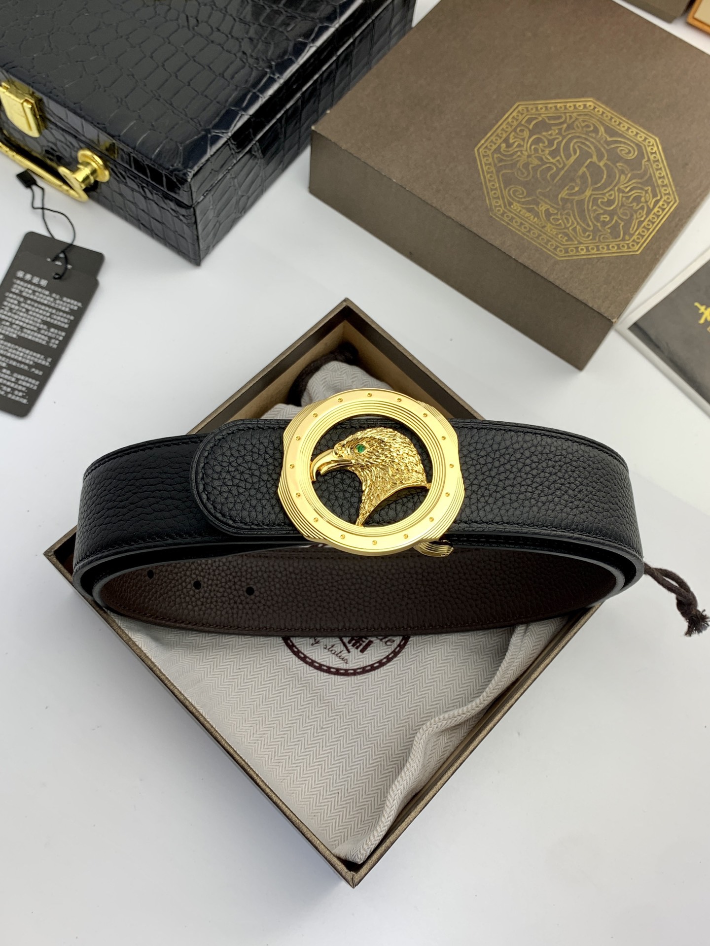 【史蒂芬】原版荔枝紋牛皮腰帶，搭配新款不鏽鋼鷹頭扣，寬度3.8cm，雙面可用，樹膏夾心，長度不可調節，尺碼（85-110）具有獨特吸引力！