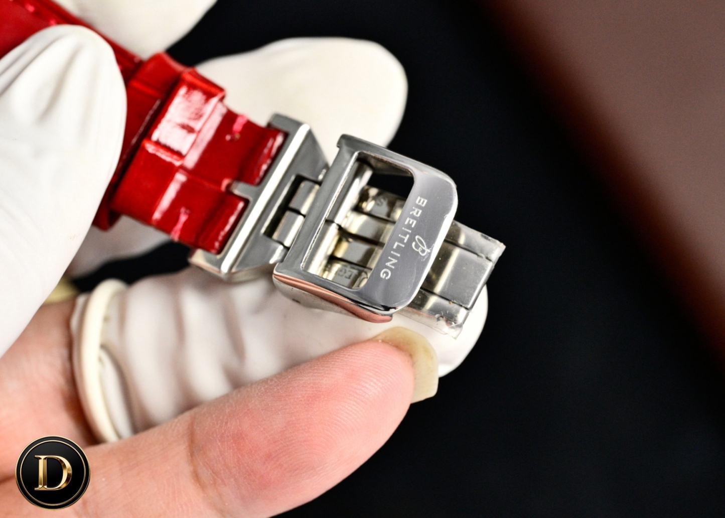 百年靈新款橫空出世（推出新高度）
全新百年靈機械計時腕表-南海膠囊系列
(chronometer Automatic 36mm)特別版
1⃣️現代復古風格讓您在人群中脫穎而出，打破沈悶，有溫度又不失浪漫！
2⃣️這款優雅的現代復古靈感腕表適合想在人群脫穎而出的女士。（男士也可佩戴，膠囊系列市面最薄的中性款。）
3⃣️融合優異性能和造型美感，時尚而優雅，適合各種場合，多種金屬表殼可供選擇，同時也有鑲嵌彩色寶石鑽，從炫酷的精鋼材百搭雙色間金乃至豪華紅金，一應俱全，時標和多姿多彩錶盤。
