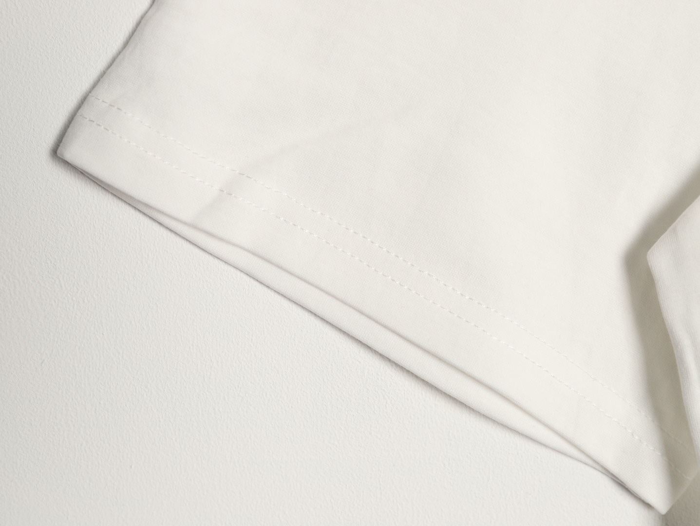 🔝HERMES愛瑪仕 真皮H字貼片短袖T恤正品購入，21支洗後維斯棉190克，1*1羅紋230克，面料拼接，模板刺繡，定制1：1真皮皮標，定制1：1商標，寬松版型
B Size：S-XL