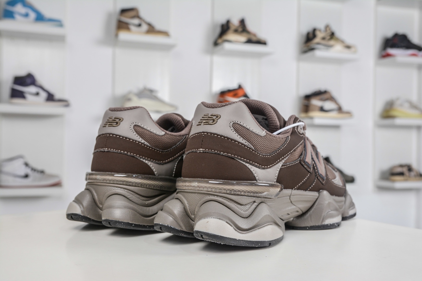 新百倫New Balance NB9060 巧克力棕 U9060493 全
Size：36 37 37.5 38 38.5 39 40 40.5 41 42 42.5 43 44 45 45.5 46.5