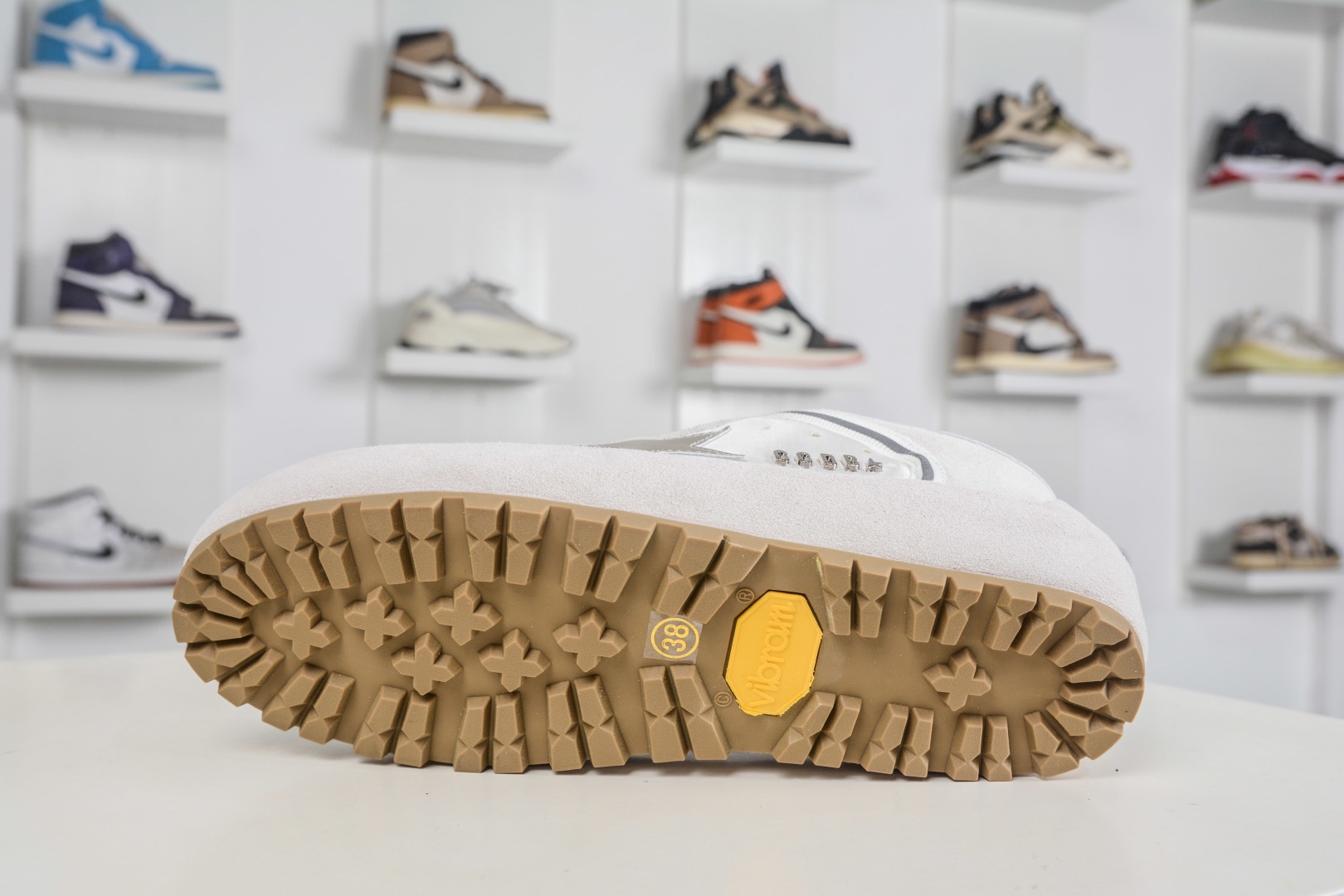 Golden Goose Super-Star 厚底抽繩休閒時尚復古做舊星星板鞋 
Size：35 36 37 38 39 40