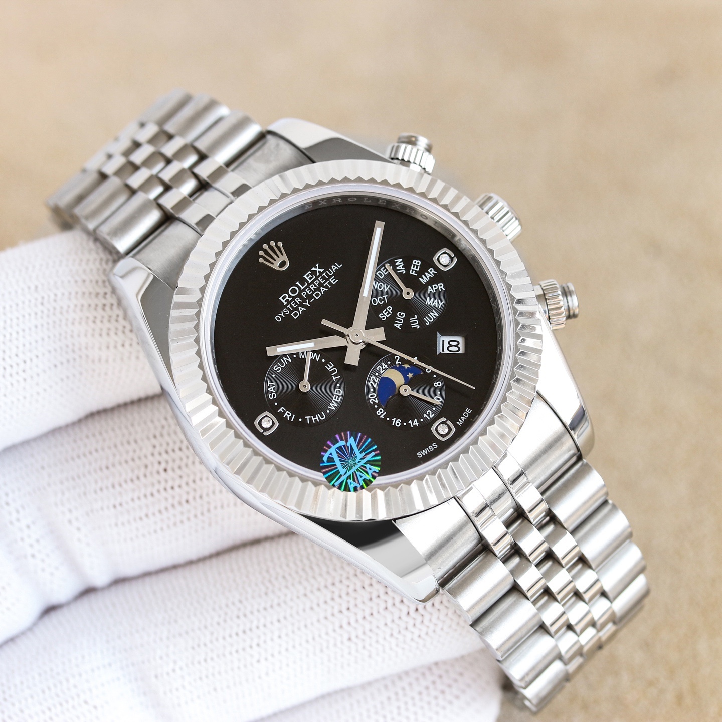 年度新款強力推薦
🔥經典日誌系列-多功能腕表🔥
防表屆最高版本⌚️勞力士⌚️ 複雜系列六針男表[愛心]爆款[愛心] 多功能腕表。
1⃣️搭載原裝進口9100星期月份月相動能功能機芯機械表！
2⃣️錶盤上採用經典獨家高級奢華稜紋 突顯出這款腕表的華貴氣質[呲牙]
3⃣️錶帶採用進口316鋼帶腕表！
4⃣️表鏡採用雙卜藍寶石鏡面！
5⃣️透視底蓋！
6⃣️直徑41毫米，厚度10毫米！
腕表功能匯集星期/月份/日期/月亮/太陽等功能於一身，最佳男士商務腕表真正的標配！為高端腕表的代表之作！
榮譽出品