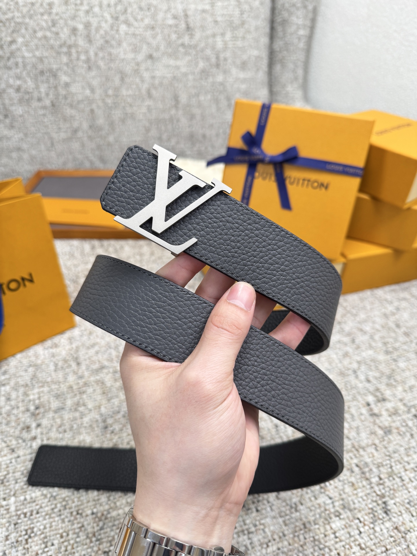 
Louis Vuitton LV腰带 荔枝纹皮底系列 原厂五金 精致手工绘边 柔软舒适 宽4.0