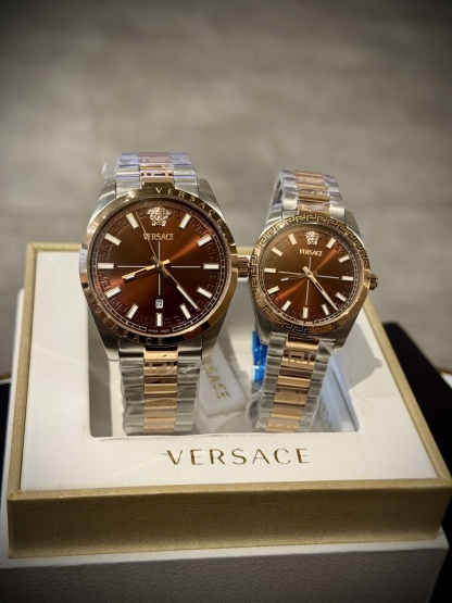 
Versace範思哲石英手錶，VERSACE MILLENYIUM  LADY系列，採用希臘回紋元素錶盤，12時位飾有美杜莎頭像展現範思哲經典圖案魅力，錶鏈印刻希臘回紋搭配雙按蝴蝶扣設計，兼具時尚與舒適，錶盤男款40mm 女款32mm 30米生活防水，進口石英機芯

立即搶購👉