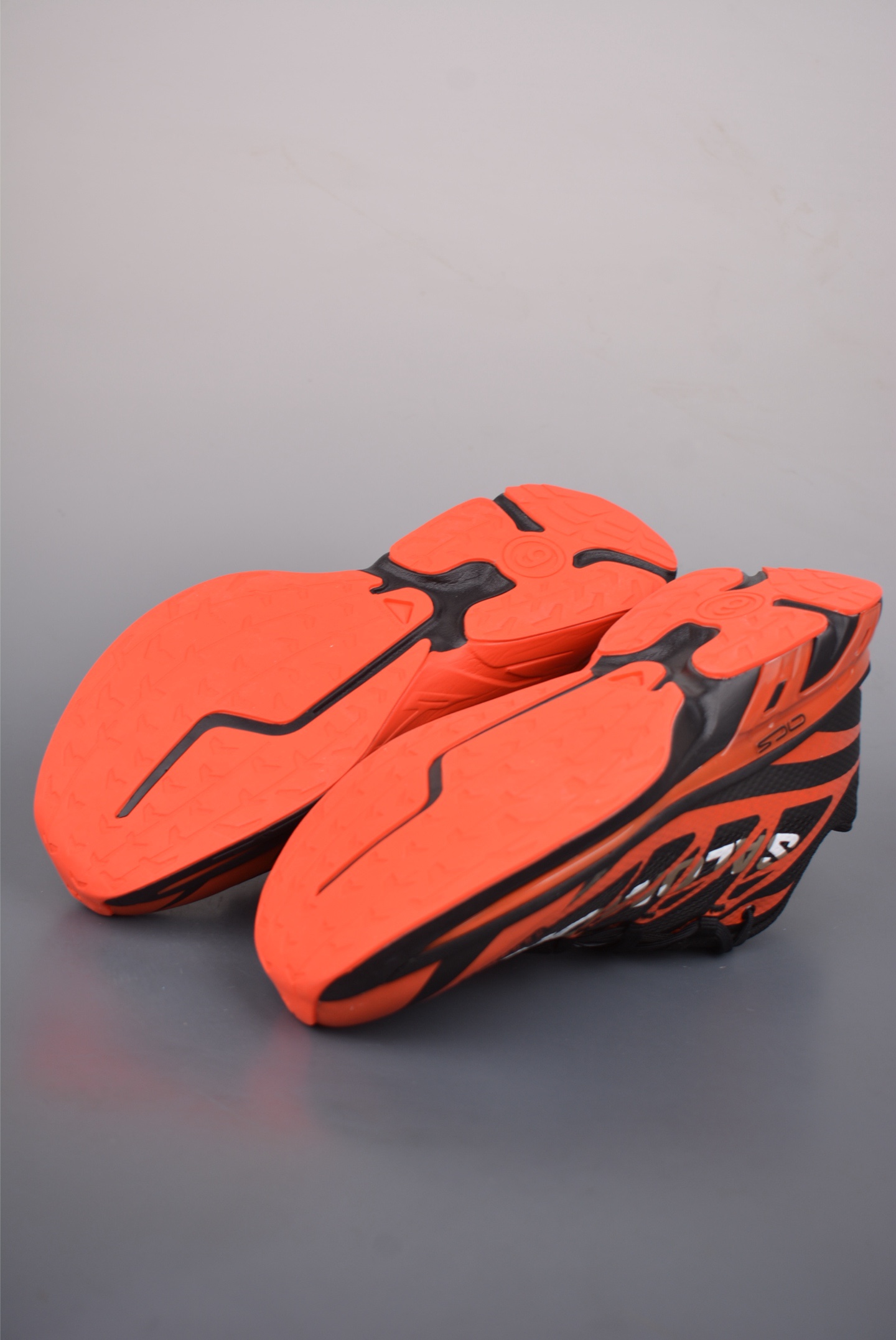 MM6馬吉拉 x Salomon 薩洛蒙Spectur 2系列 
薩洛蒙復古潮流戶外機能登山跑鞋 
▪️底厚：4.5CM
▪️官方貨號: 491070 273633
▪️Size:   36 36.5 37.5 38 38.5 39 40 40.5 41 42 42.5 43 44 44.5 45 
