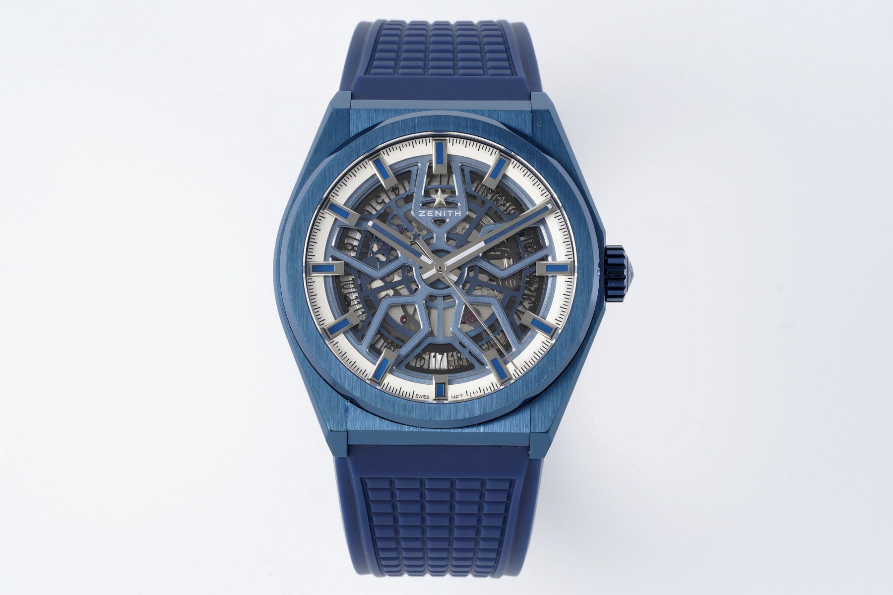 LF真力時DEFY系列全新升級版，殼身 頭粒 機芯 表扣等均做了升級調整。一款根據路虎標誌性花輪轂設計而成的高顏值鏤空腕表。

原裝開模鑄造，極致還原表殼的每一處細節打磨倒角，盡顯原裝菱角分明、堅毅果敢的陽剛氣質。完美的41mm表經，適配大眾男性手寸，正裝休閒兩不誤。根據汽車輪轂設計而成的五角星錶盤，未來概念感十足。同步官網新款五角星折疊扣，搭載定製版Cal.670sk全自動機械機芯，鏤空日曆的大小與位置、機芯夾板、齒輪、五角星陀皆按原版機芯數據拆解鍛造而成。

LF臻品 陳奕迅Eason同款，時尚前衛、