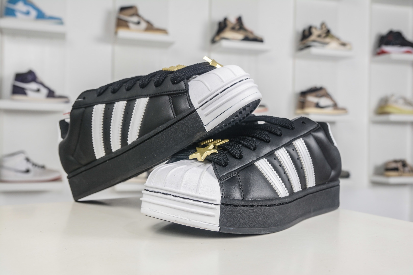 Adidas Superstar 2 ST 麵包鞋 3.0貝殼頭低幫休閒板鞋 
貨號: JR7444
尺碼：35 36 36 36.5 37 38 38.5 39 40 40.5 41 42 42.5 43 44 44.5 45